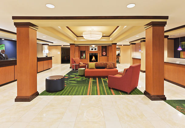 Imagen de los interiores del Hotel Fairfield Inn and Suites Tulsa South Medical District. Foto 7