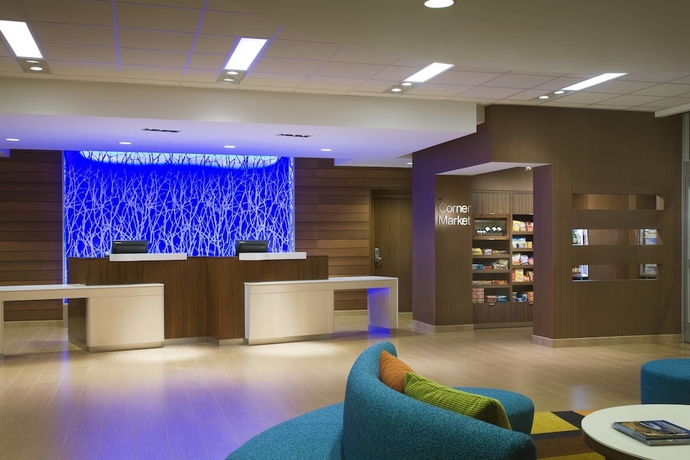 Imagen de los interiores del Hotel Fairfield Inn and Suites Tustin Orange County. Foto 13