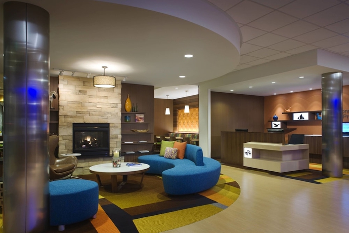 Imagen de los interiores del Hotel Fairfield Inn and Suites Tustin Orange County. Foto 14