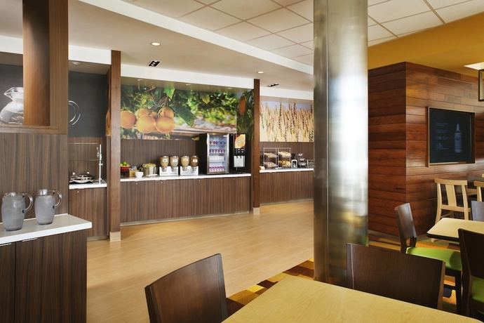 Imagen del bar/restaurante del Hotel Fairfield Inn and Suites Tustin Orange County. Foto 2
