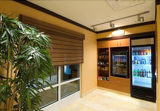 Imagen de los interiores del Hotel Fairfield Inn and Suites Verona. Foto 15