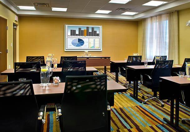 Imagen de los interiores del Hotel Fairfield Inn and Suites Watertown Thousand Islands. Foto 10