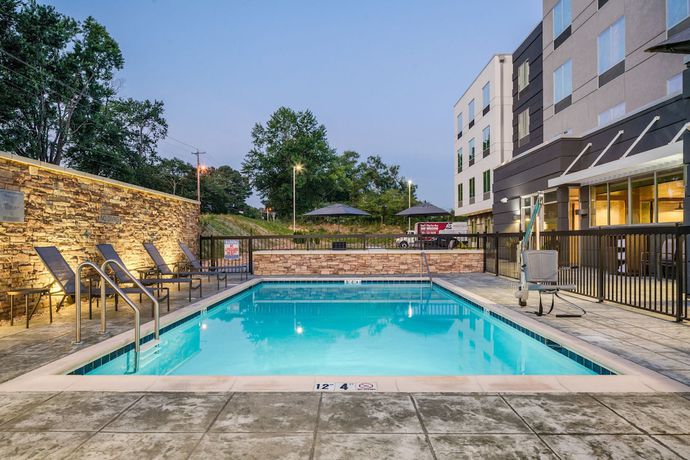 Imagen de la piscina del Hotel Fairfield Inn and Suites by Marriott Albertville. Foto 19