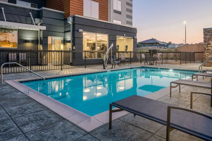 Imagen de la piscina del Hotel Fairfield Inn and Suites by Marriott Albertville. Foto 20