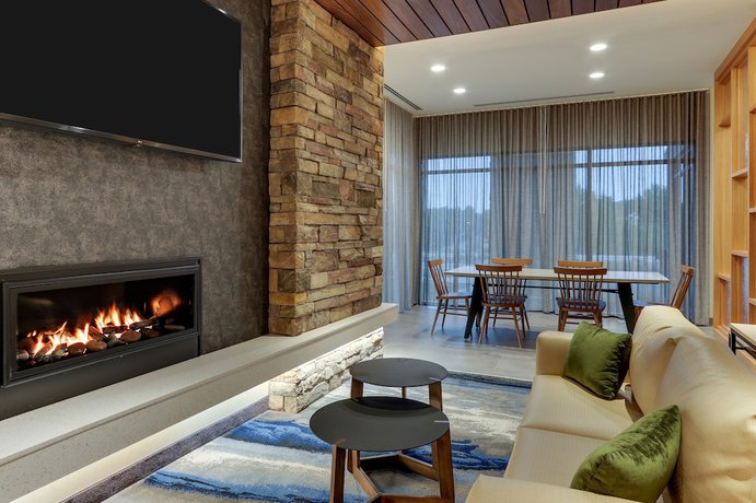 Imagen de los interiores del Hotel Fairfield Inn and Suites by Marriott Asheville Weaverville. Foto 20