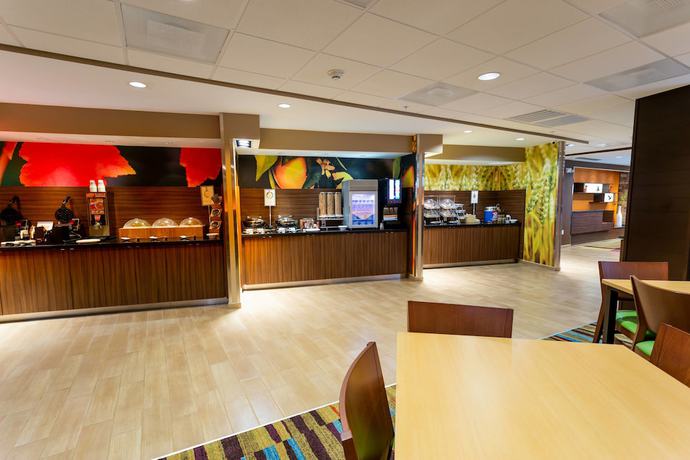 Imagen del bar/restaurante del Hotel Fairfield Inn and Suites by Marriott Bay City. Foto 4