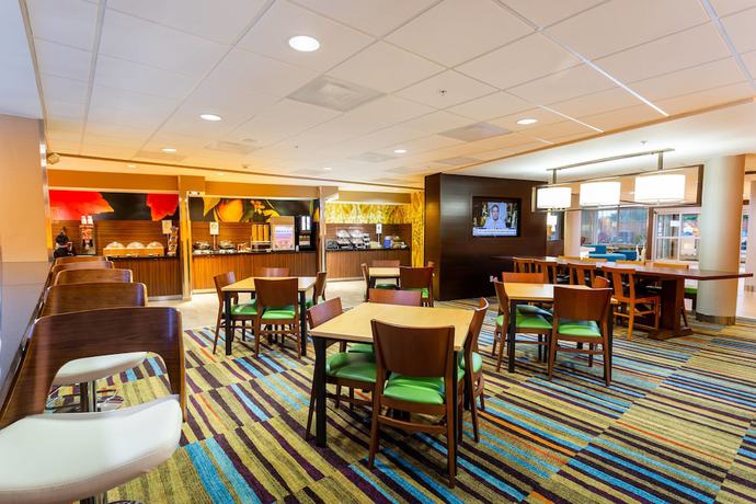 Imagen del bar/restaurante del Hotel Fairfield Inn and Suites by Marriott Bay City. Foto 8