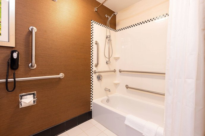 Imagen de la habitación del Hotel Fairfield Inn and Suites by Marriott Bedford. Foto 4