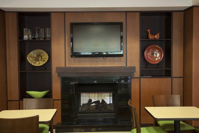 Imagen de los interiores del Hotel Fairfield Inn and Suites by Marriott Bedford. Foto 19