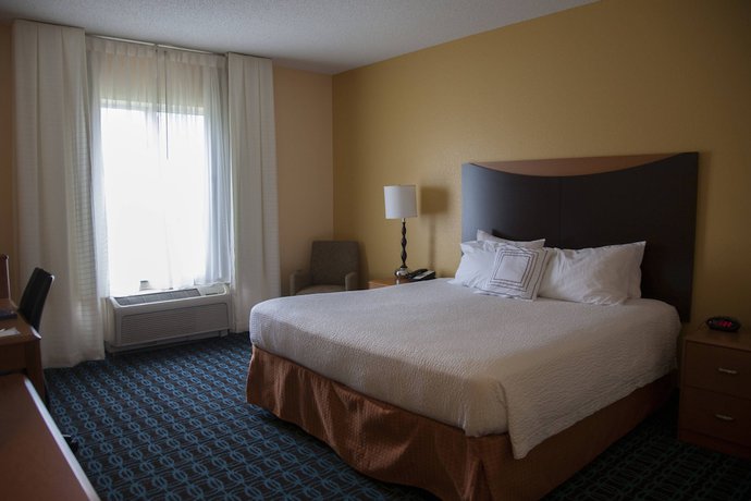 Imagen de la habitación del Hotel Fairfield Inn and Suites by Marriott Bedford. Foto 12