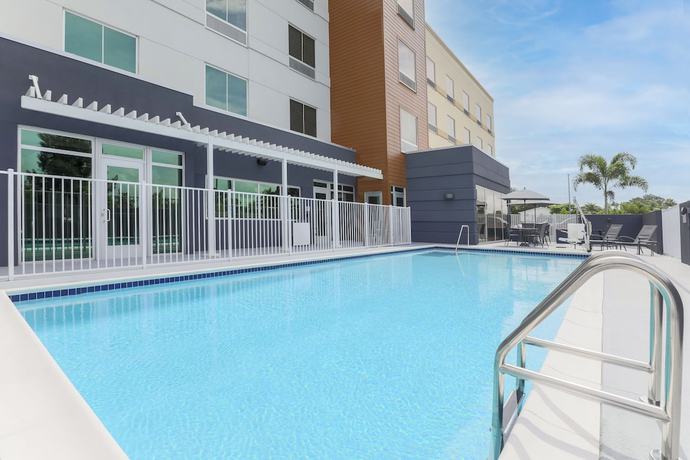 Imagen de la piscina del Hotel Fairfield Inn and Suites by Marriott Cape Coral/North Fort Myers. Foto 19