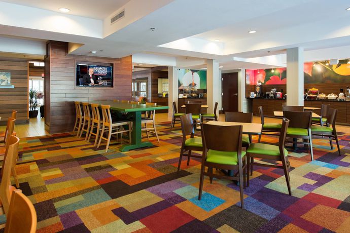 Imagen del bar/restaurante del Hotel Fairfield Inn and Suites by Marriott Charleston North/Ashley Phosphate. Foto 4