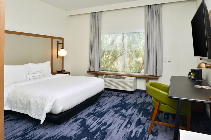 Imagen de la habitación del Hotel Fairfield Inn and Suites by Marriott Charlotte University Research Park. Foto 13