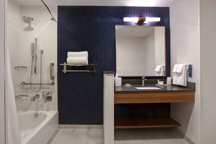 Imagen de la habitación del Hotel Fairfield Inn and Suites by Marriott Chicago Bolingbrook. Foto 10