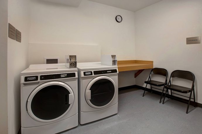 Imagen de los interiores del Hotel Fairfield Inn and Suites by Marriott Chicago Bolingbrook. Foto 19