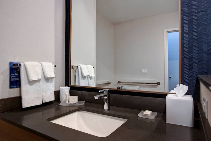 Imagen de la habitación del Hotel Fairfield Inn and Suites by Marriott Chicago Bolingbrook. Foto 14