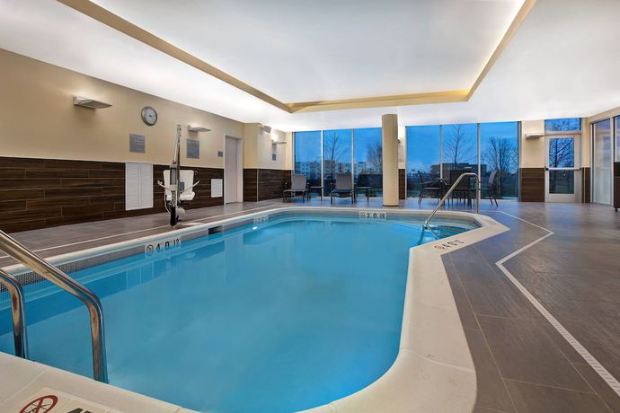 Imagen de la piscina del Hotel Fairfield Inn and Suites by Marriott Chicago Bolingbrook. Foto 20