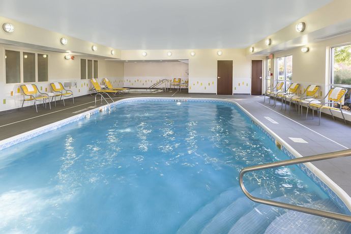 Imagen de la piscina del Hotel Fairfield Inn and Suites by Marriott Chicago Naperville/Aurora. Foto 15
