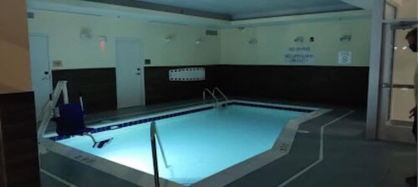 Imagen de la piscina del Hotel Fairfield Inn and Suites by Marriott Cleveland Tiedeman Road. Foto 12