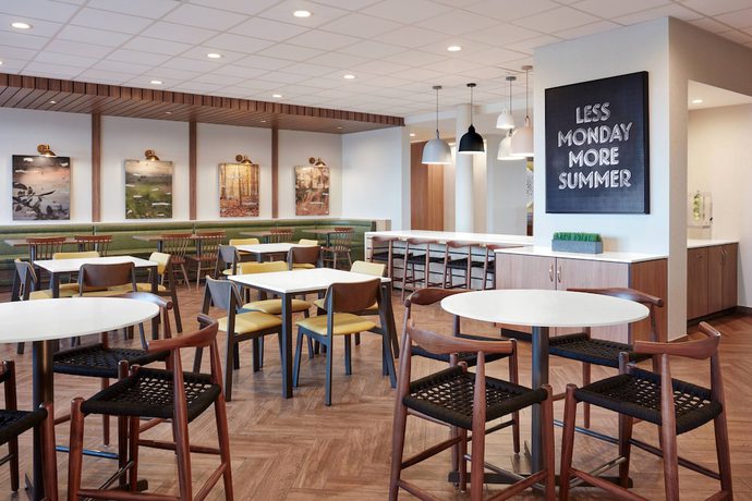 Imagen del bar/restaurante del Hotel Fairfield Inn and Suites by Marriott Dallas Love Field. Foto 2