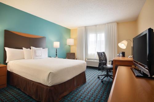 Imagen de la habitación del Hotel Fairfield Inn and Suites by Marriott Dallas Plano. Foto 2