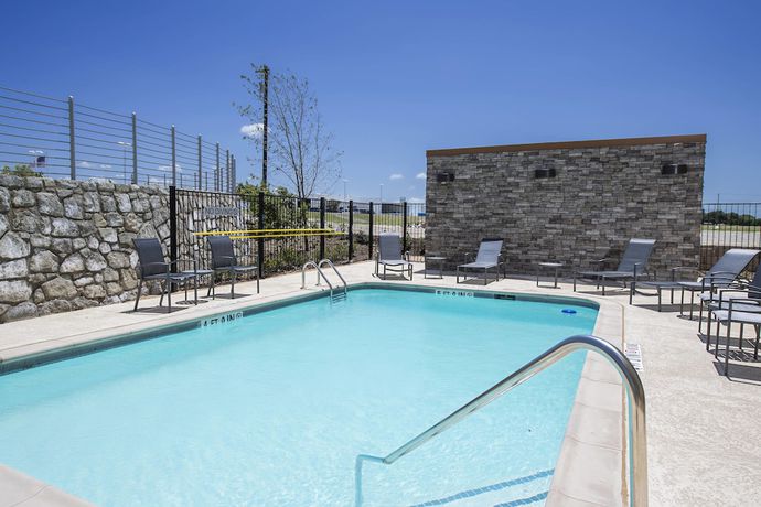 Imagen de la piscina del Hotel Fairfield Inn and Suites by Marriott Dallas Waxahachie. Foto 11