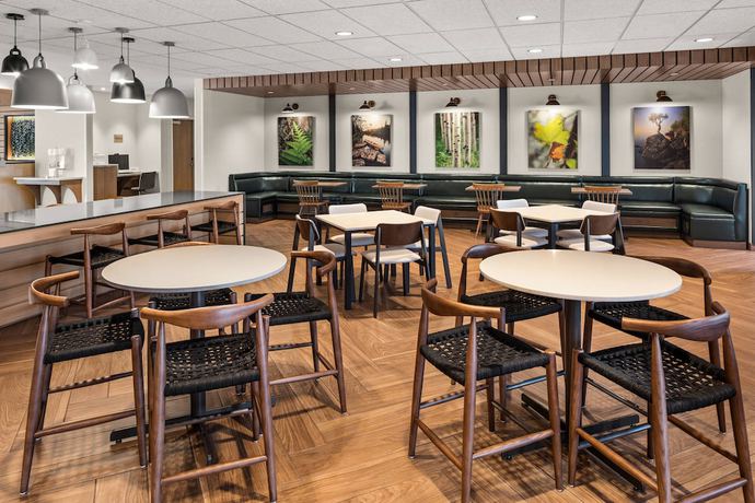 Imagen del bar/restaurante del Hotel Fairfield Inn and Suites by Marriott Duluth. Foto 3