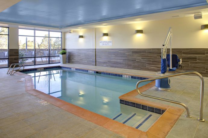 Imagen de la piscina del Hotel Fairfield Inn and Suites by Marriott Flagstaff Northeast. Foto 19