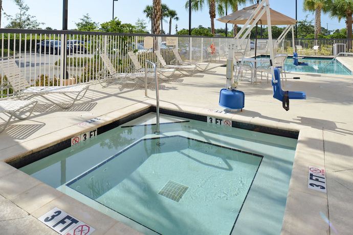 Imagen de la piscina del Hotel Fairfield Inn and Suites by Marriott Fort Pierce. Foto 18