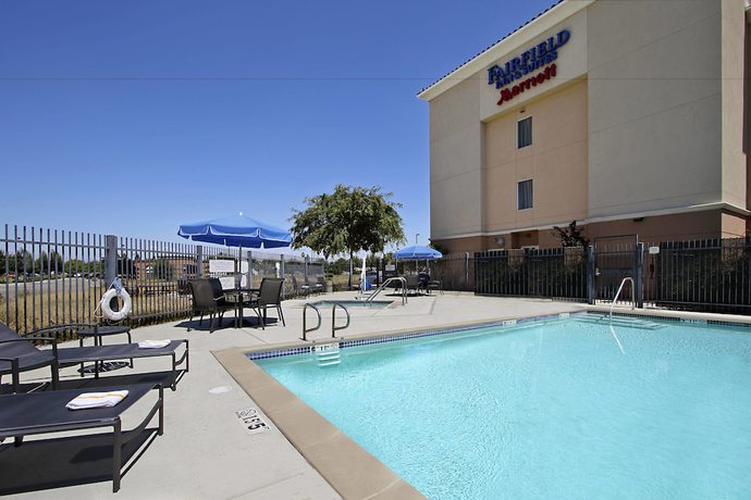 Imagen de la piscina del Hotel Fairfield Inn and Suites by Marriott Fresno Clovis. Foto 19
