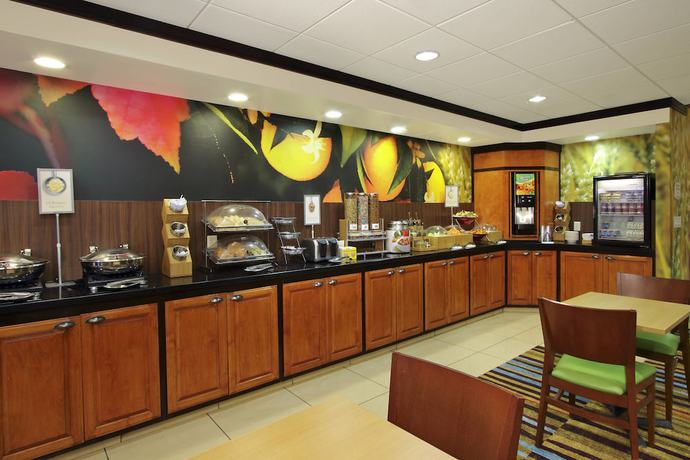 Imagen del bar/restaurante del Hotel Fairfield Inn and Suites by Marriott Fresno Clovis. Foto 3