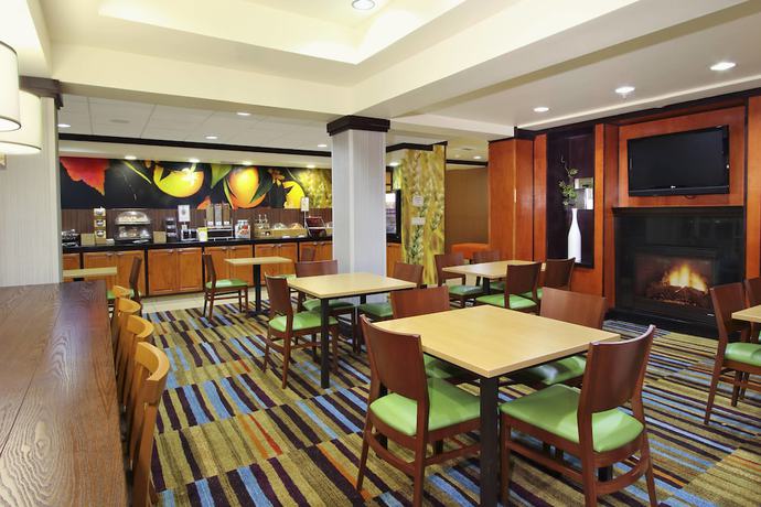 Imagen del bar/restaurante del Hotel Fairfield Inn and Suites by Marriott Fresno Clovis. Foto 4