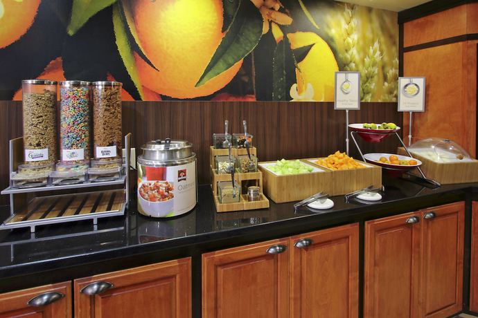 Imagen del bar/restaurante del Hotel Fairfield Inn and Suites by Marriott Fresno Clovis. Foto 5