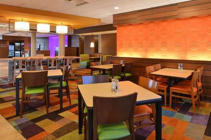 Imagen del bar/restaurante del Hotel Fairfield Inn and Suites by Marriott Gallup. Foto 6