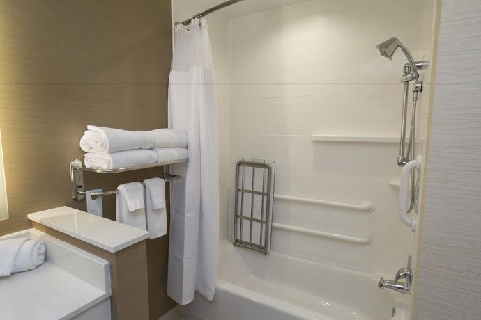 Imagen de la habitación del Hotel Fairfield Inn and Suites by Marriott Geneva Finger Lakes. Foto 2