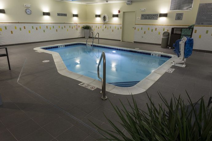 Imagen de la piscina del Hotel Fairfield Inn and Suites by Marriott Geneva Finger Lakes. Foto 16