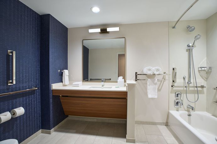 Imagen de la habitación del Hotel Fairfield Inn and Suites by Marriott Hagerstown. Foto 8