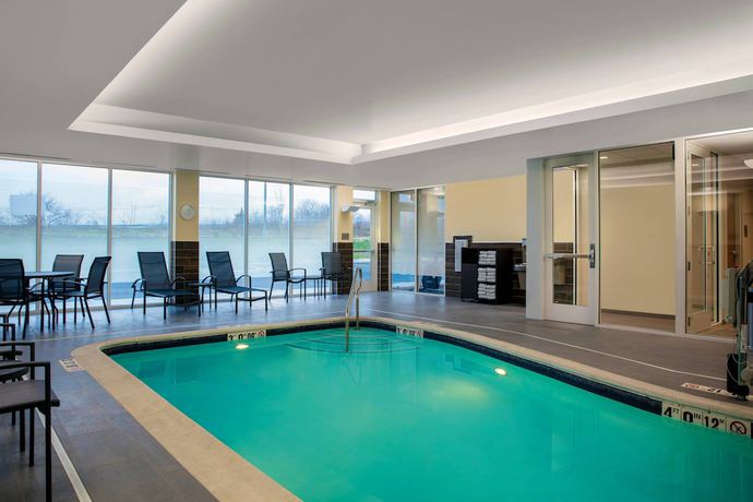 Imagen de la piscina del Hotel Fairfield Inn and Suites by Marriott Harrisburg West/Mechanicsburg. Foto 20