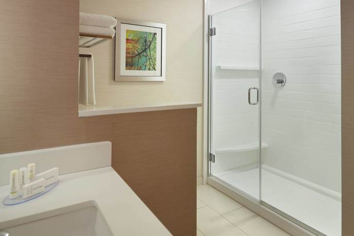 Imagen de la habitación del Hotel Fairfield Inn and Suites by Marriott Hendersonville Flat Rock. Foto 8