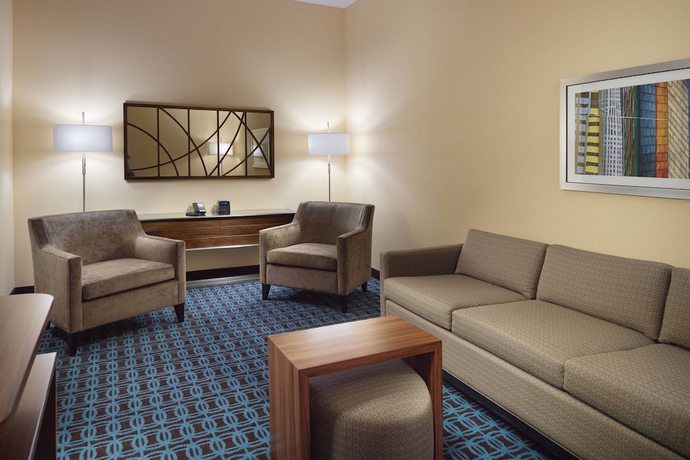 Imagen de la habitación del Hotel Fairfield Inn and Suites by Marriott Hendersonville Flat Rock. Foto 9