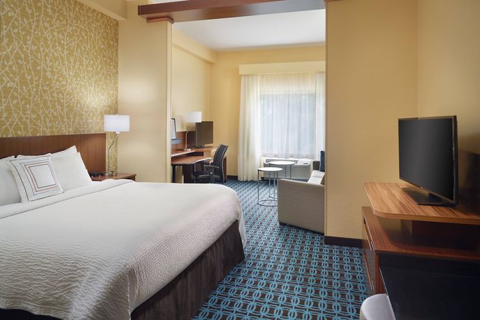 Imagen de la habitación del Hotel Fairfield Inn and Suites by Marriott Hendersonville Flat Rock. Foto 14