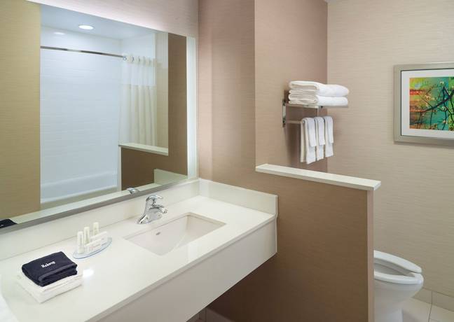 Imagen de la habitación del Hotel Fairfield Inn and Suites by Marriott Hendersonville Flat Rock. Foto 17