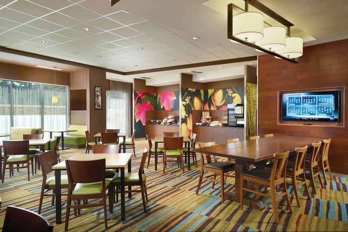 Imagen del bar/restaurante del Hotel Fairfield Inn and Suites by Marriott Hendersonville Flat Rock. Foto 6