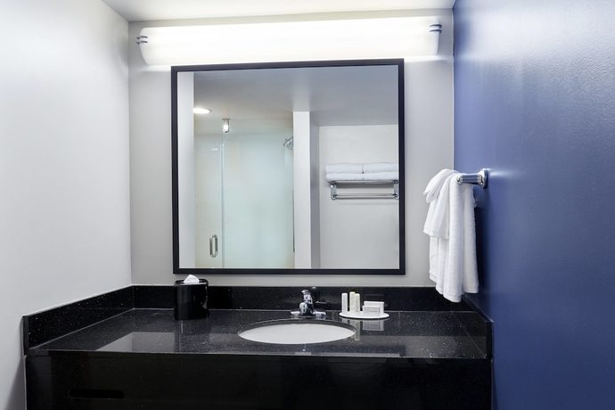 Imagen de la habitación del Hotel Fairfield Inn and Suites by Marriott Indianapolis Downtown. Foto 11