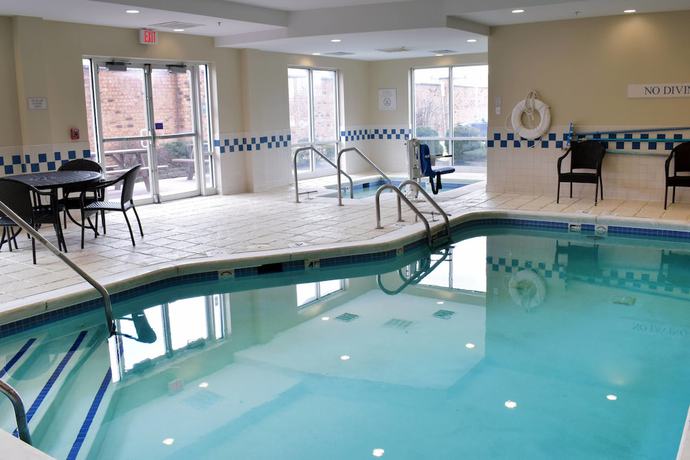Imagen de la piscina del Hotel Fairfield Inn and Suites by Marriott Indianapolis East. Foto 11