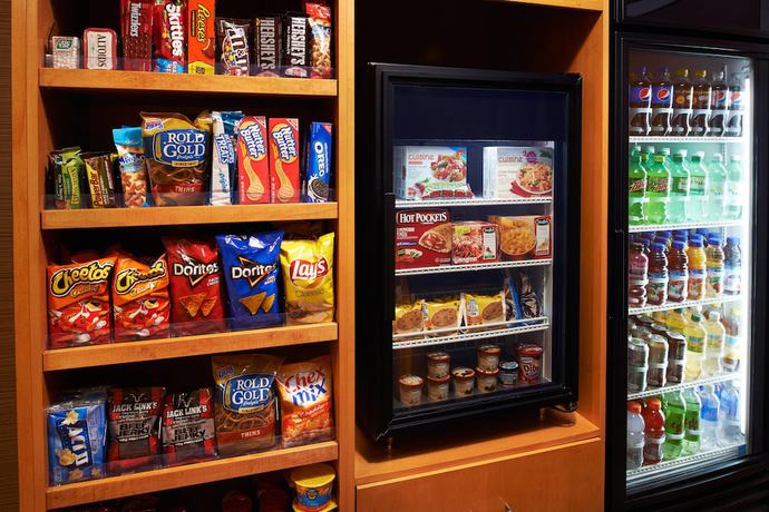 Imagen del bar/restaurante del Hotel Fairfield Inn and Suites by Marriott Indianapolis East. Foto 3