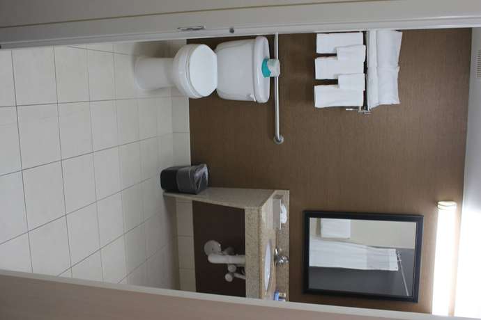 Imagen de la habitación del Hotel Fairfield Inn and Suites by Marriott Kansas City Liberty. Foto 9