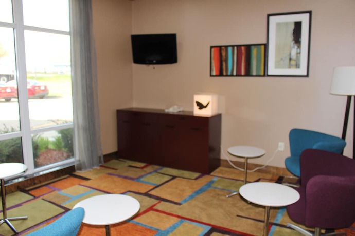 Imagen del bar/restaurante del Hotel Fairfield Inn and Suites by Marriott Kansas City Liberty. Foto 2