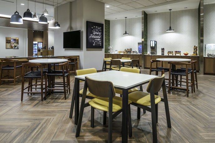 Imagen del bar/restaurante del Hotel Fairfield Inn and Suites by Marriott Kansas City North/Gladstone. Foto 6