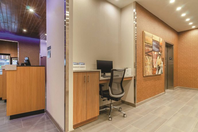 Imagen de los interiores del Hotel Fairfield Inn and Suites by Marriott Kansas City Shawnee. Foto 12
